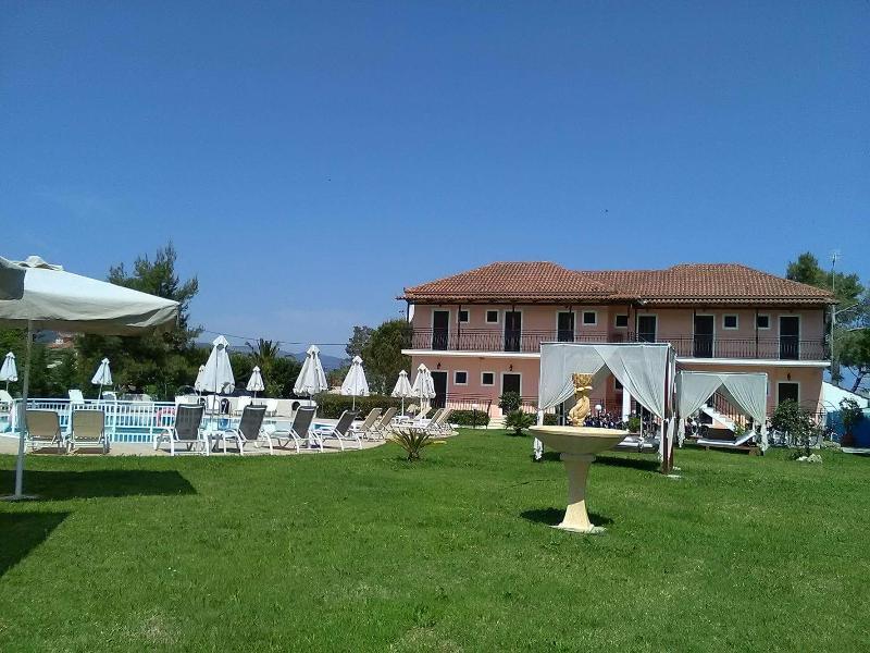 Eleni'S Garden & Castello Suites Alykanas  Extérieur photo