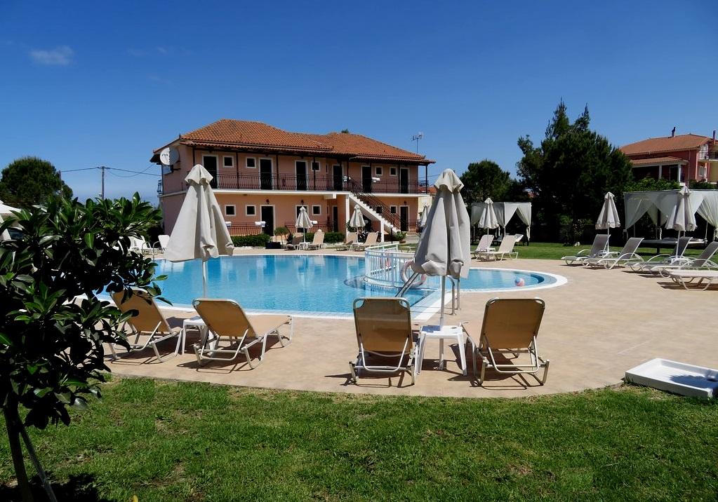 Eleni'S Garden & Castello Suites Alykanas  Extérieur photo