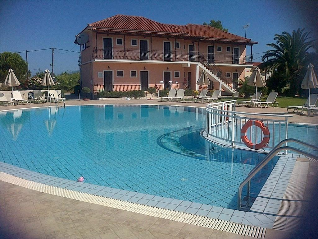 Eleni'S Garden & Castello Suites Alykanas  Extérieur photo