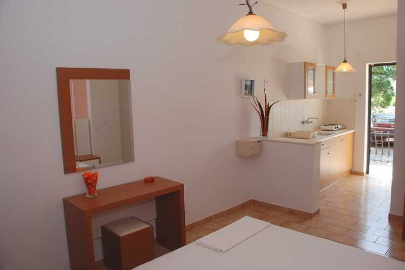 Eleni'S Garden & Castello Suites Alykanas  Extérieur photo