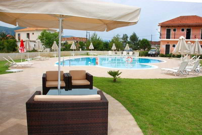 Eleni'S Garden & Castello Suites Alykanas  Extérieur photo