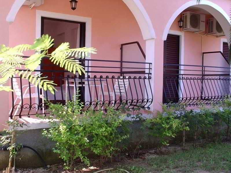 Eleni'S Garden & Castello Suites Alykanas  Extérieur photo