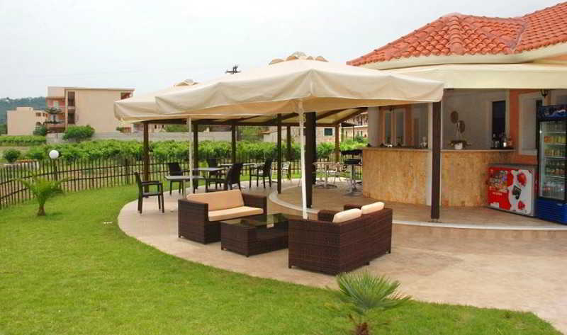 Eleni'S Garden & Castello Suites Alykanas  Extérieur photo